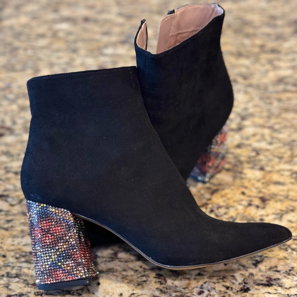 Betsey Johnson black Swede, Size 7
